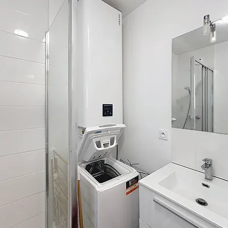 Apartment T1 Avec Balcon Pres Et Centre - Fr-1-465-126 *